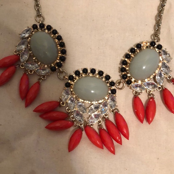 Missing piece Crystal Statement necklace - Picture 2 of 3